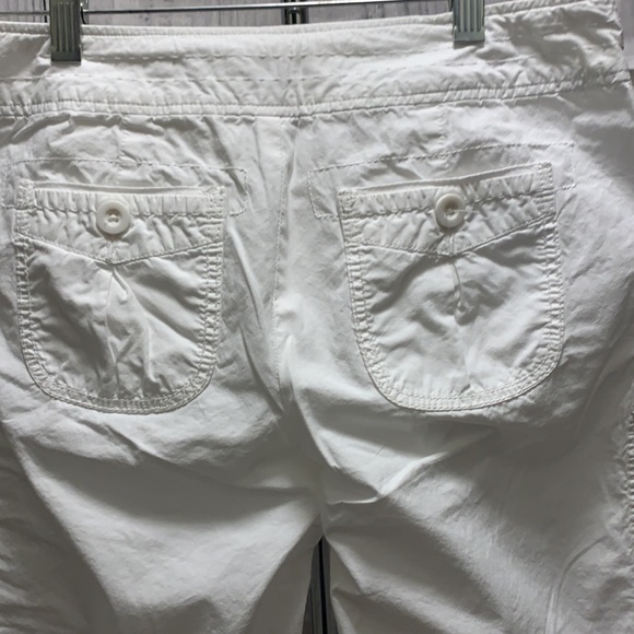 SO ware it declare it, white capris - Picture 3 of 8